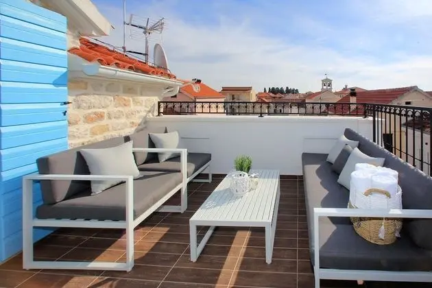 Luxury Penthouse (2 Bedrooms) with Sea view and Hot Tub