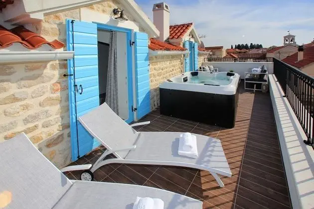 Luxury Penthouse (2 Bedrooms) with Sea view and Hot Tub