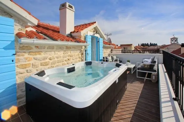 Luxury Penthouse (2 Bedrooms) with Sea view and Hot Tub