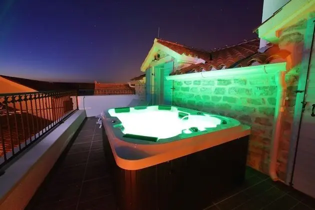 Luxury Penthouse (2 Bedrooms) with Sea view and Hot Tub