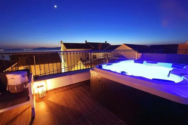 Luxury Penthouse (2 Bedrooms) with Sea view and Hot Tub