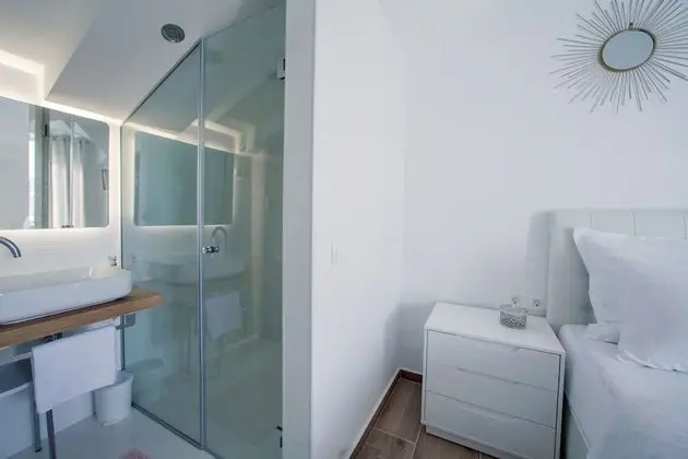 Luxury Penthouse (2 Bedrooms) with Sea view and Hot Tub