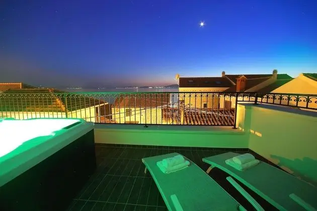 Luxury Penthouse (2 Bedrooms) with Sea view and Hot Tub