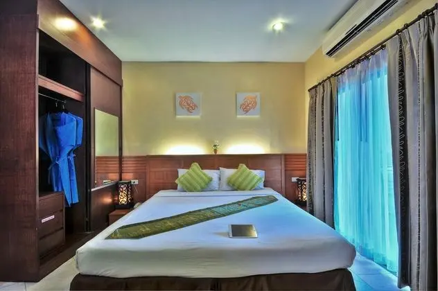1 Çift Kişilik Veya 2 Tek Kişilik Yatak Deluxe Pool View