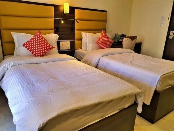 Deluxe Tek Büyük Yataklı Oda, Balkon, Havuz Manzaralı