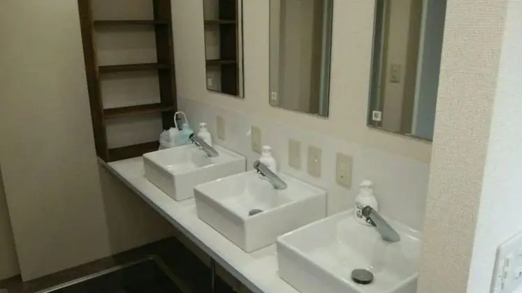 Ortak Ranzalı Oda, Sadece kadınlar için