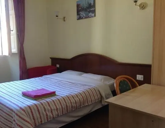 Tek Büyük Yataklı Oda, Ortak Banyo