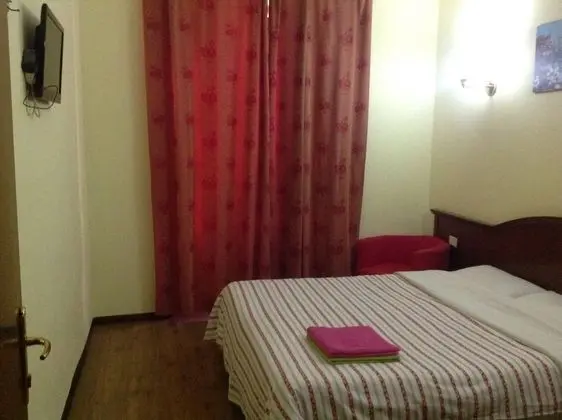 Tek Büyük Yataklı Oda, Ortak Banyo