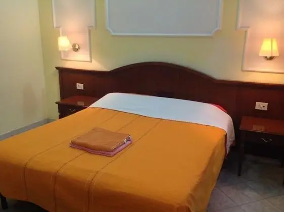 Tek Büyük Yataklı Oda, Ortak Banyo