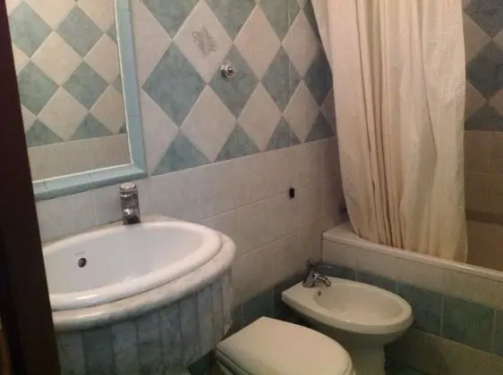 Tek Büyük Yataklı Oda, Ortak Banyo