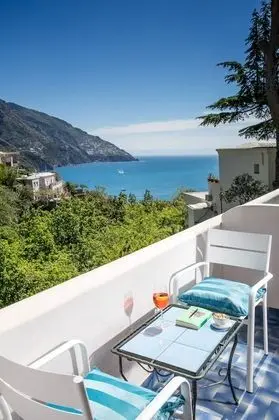 Standard Tek Büyük veya İki Ayrı Yataklı Oda, Kısmi Deniz Manzaralı