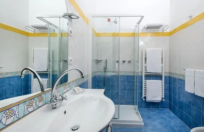 Standard Tek Büyük veya İki Ayrı Yataklı Oda, Şehir Manzaralı