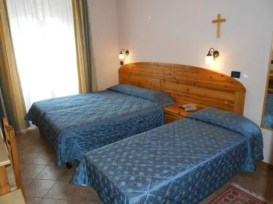 Üç Kişilik Oda