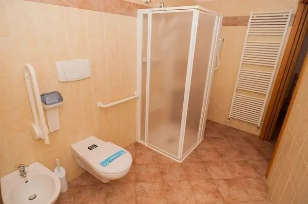 Üç Kişilik Oda