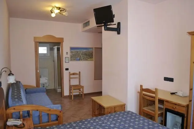 Üç Kişilik Oda