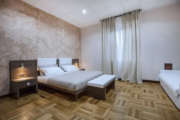 Tek Büyük veya İki Ayrı Yataklı Oda (bagno esterno)