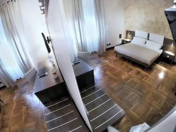 Tek Büyük veya İki Ayrı Yataklı Oda (bagno esterno)