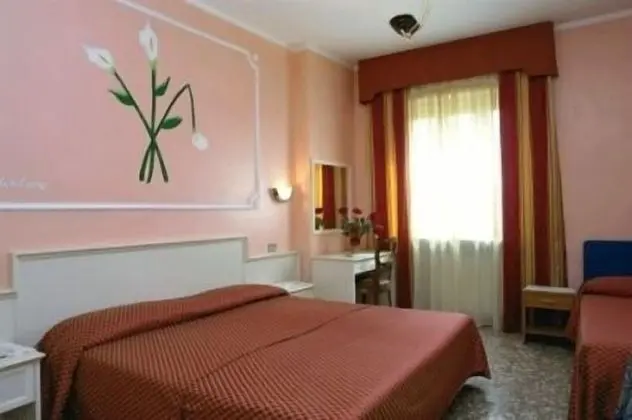 Üç Kişilik Oda