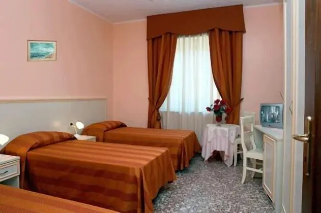Üç Kişilik Oda