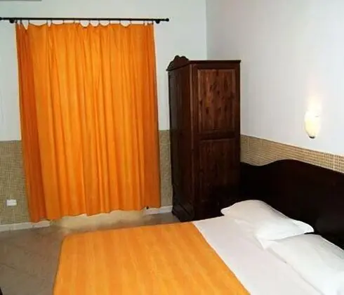 Tek Büyük Yataklı Oda, Ortak Banyo