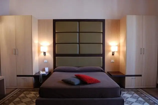 Büyük Yataklı Tek Kişilik Oda