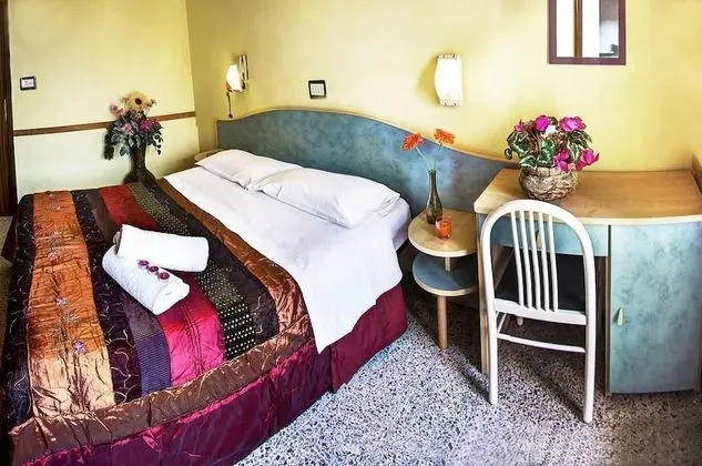 Tek Büyük veya İki Ayrı Yataklı Oda