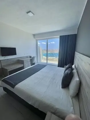 Tek Büyük veya İki Ayrı Yataklı Oda, Balkon, Deniz Manzaralı