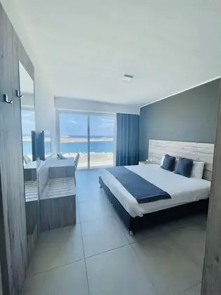 Tek Büyük veya İki Ayrı Yataklı Oda, Balkon, Deniz Manzaralı