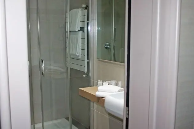 Standard Üç Kişilik Oda