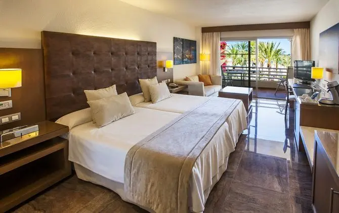 1 Çift Kişilik Veya 2 Tek Kişilik Yatak Superior Side Sea View