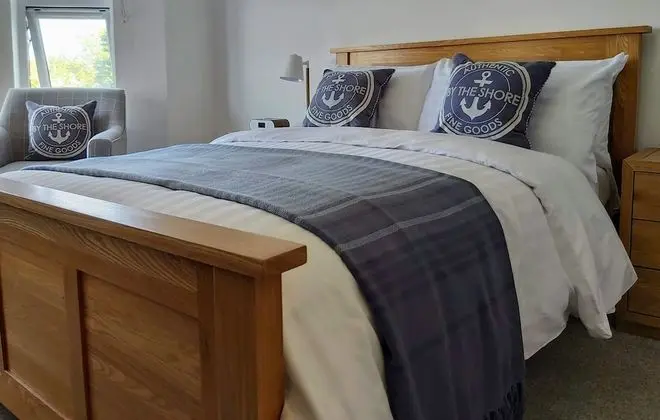 Deluxe Tek Büyük Yataklı Oda, Banyolu/Duşlu, Kısmi Deniz Manzaralı