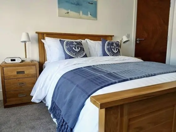 Deluxe Tek Büyük Yataklı Oda, Banyolu/Duşlu, Kısmi Deniz Manzaralı