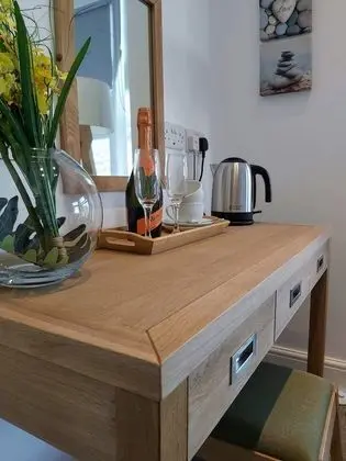 Deluxe Tek Büyük Yataklı Oda, Banyolu/Duşlu, Kısmi Deniz Manzaralı