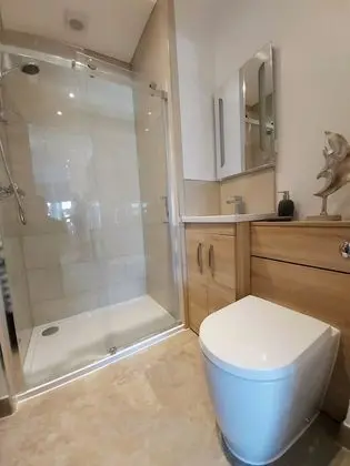 Deluxe Tek Büyük Yataklı Oda, Banyolu/Duşlu, Kısmi Deniz Manzaralı