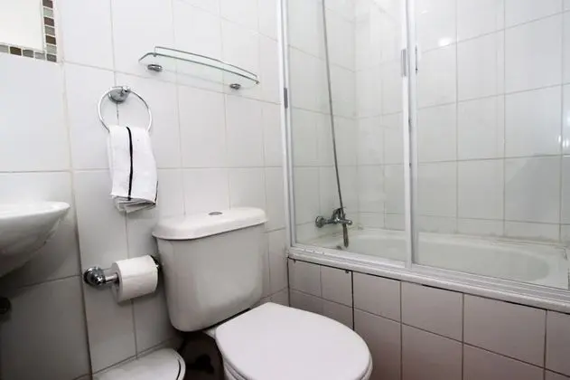 Double plus a single with Private Bathroom(HAB1)