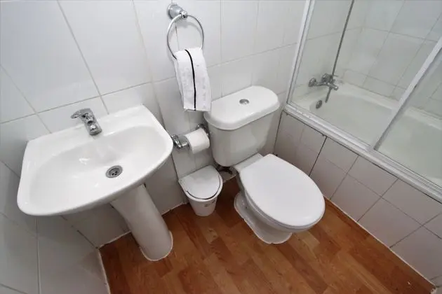 Double plus a single with Private Bathroom(HAB1)