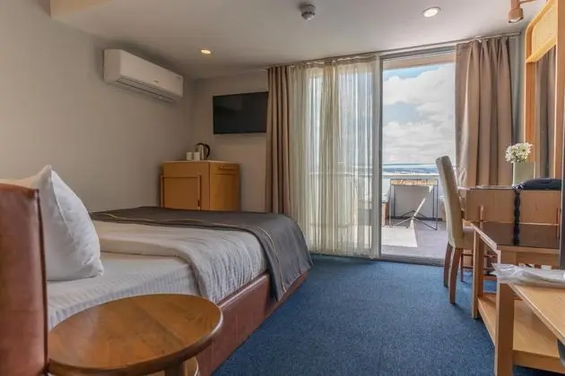 Çift Kişilik, Şehir Manzaralı, Teraslı