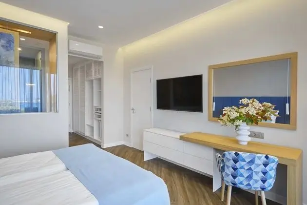 Connected Smart room with Park view