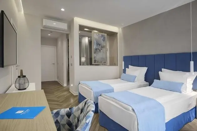 Connected Smart room with Park view