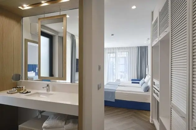 Family Smart room with Park view