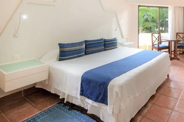 Superior Room, 1 King Bed, Non Smoking, Pool View