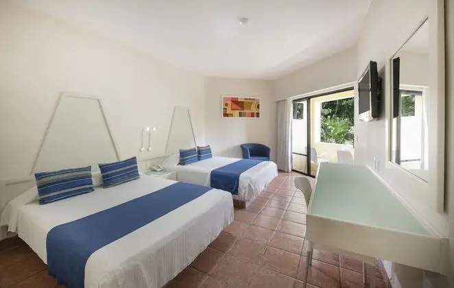 Superior Room, 2 Queen Beds, Non Smoking, Pool View