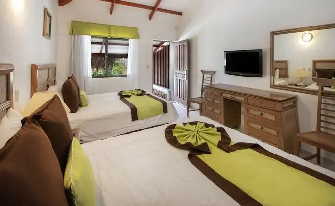 Bungalow Garden, 2 Queen Beds, Non-Smoking