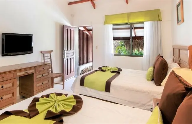 Bungalow Garden, 2 Queen Beds, Non-Smoking