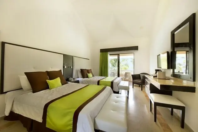 Superior Sea Front, 2 Queen Beds, Non-Smoking