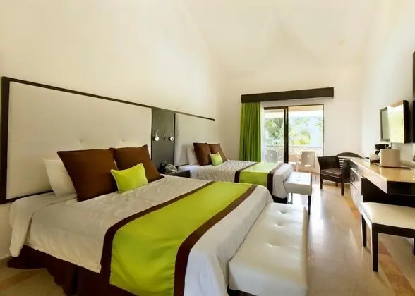 Superior Sea Front, 2 Queen Beds, Non-Smoking
