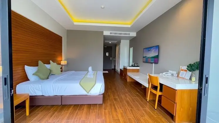 Deluxe King Bed (Bathtub)