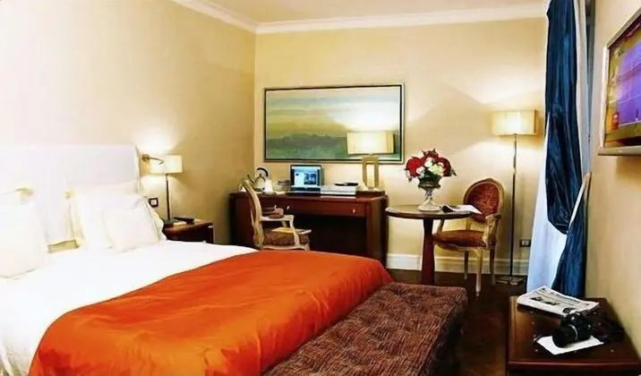 Classic Büyük Yataklı Tek Kişilik Oda