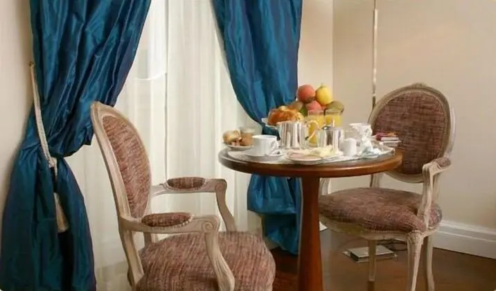 Classic Büyük Yataklı Tek Kişilik Oda