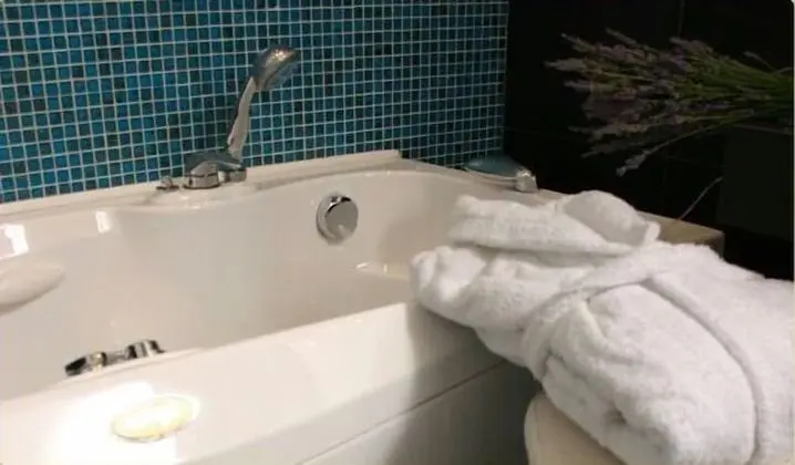 Classic Büyük Yataklı Tek Kişilik Oda